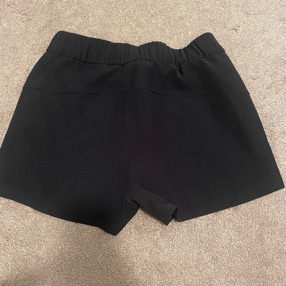 Lululemon shorts w/ pockets - Picture 2 of 3